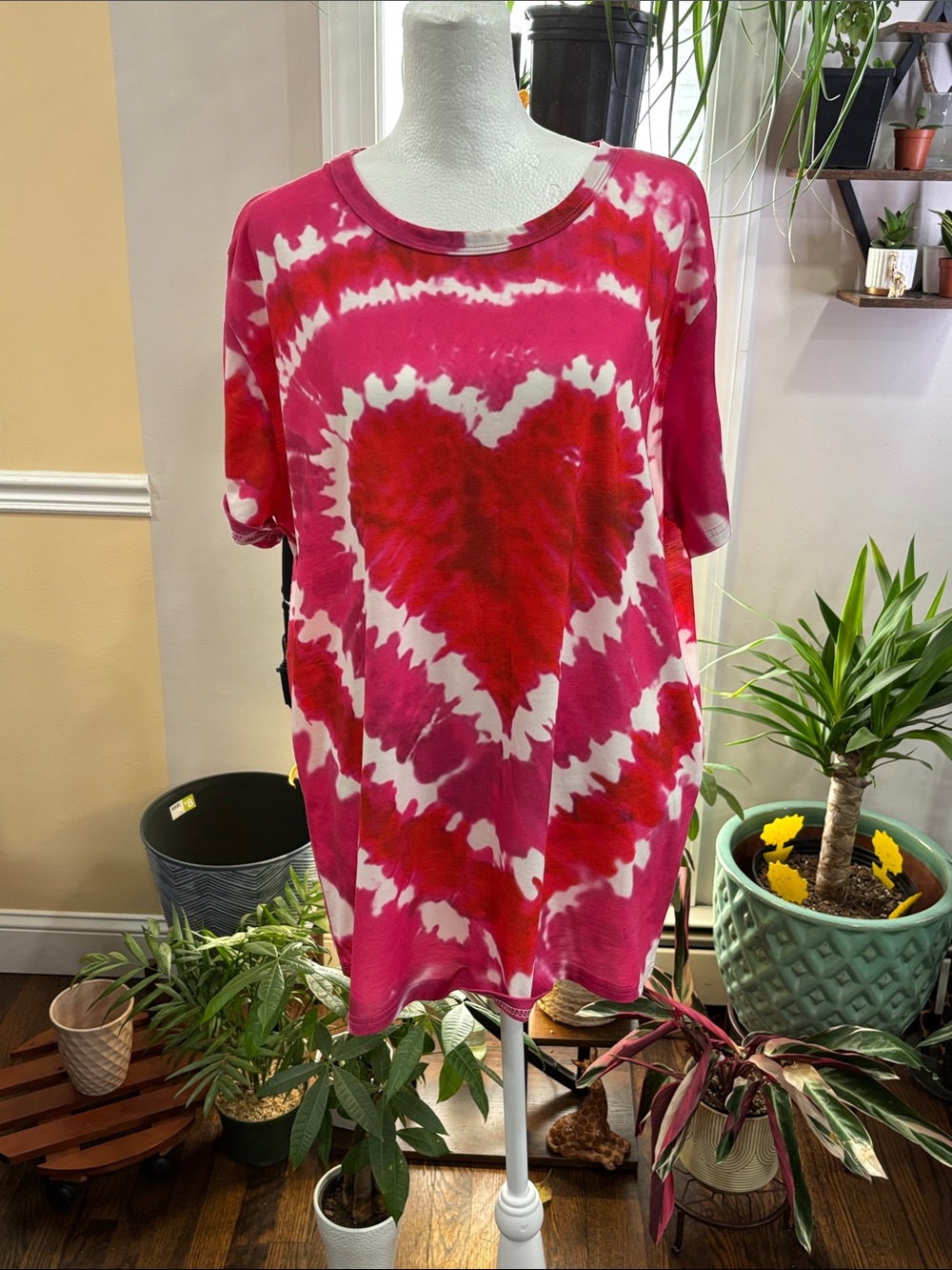 Pink & Red women’s Tie-Dye Heart Tee size XL